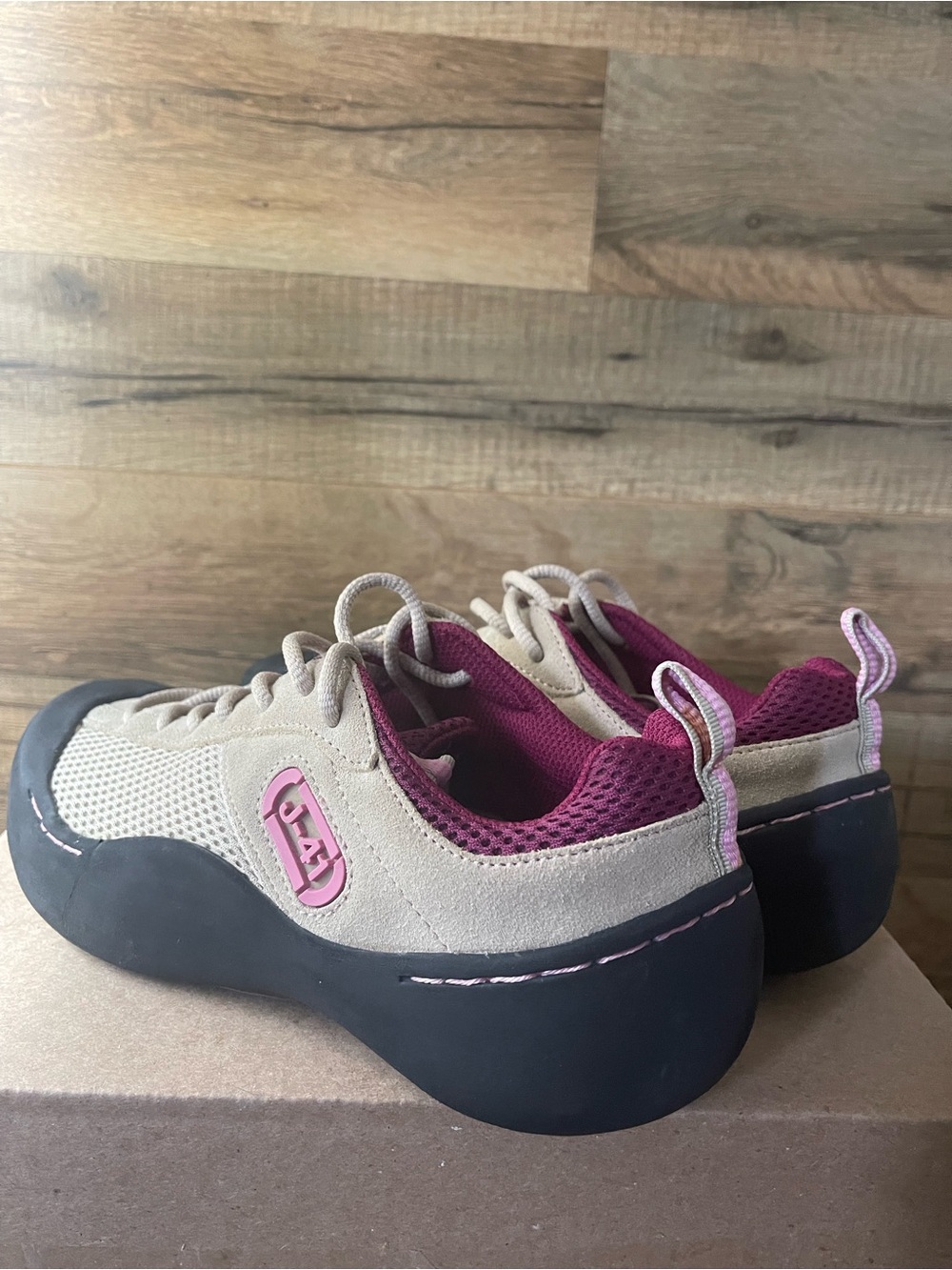 J-41 Grey and Pink Jeep Engineered Traction Size: 7.5 Women’s